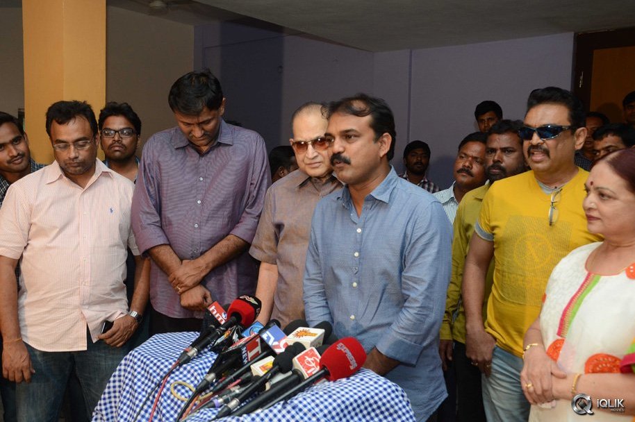 Super-star-Krishna-Watches-Srimanthudu-Movie